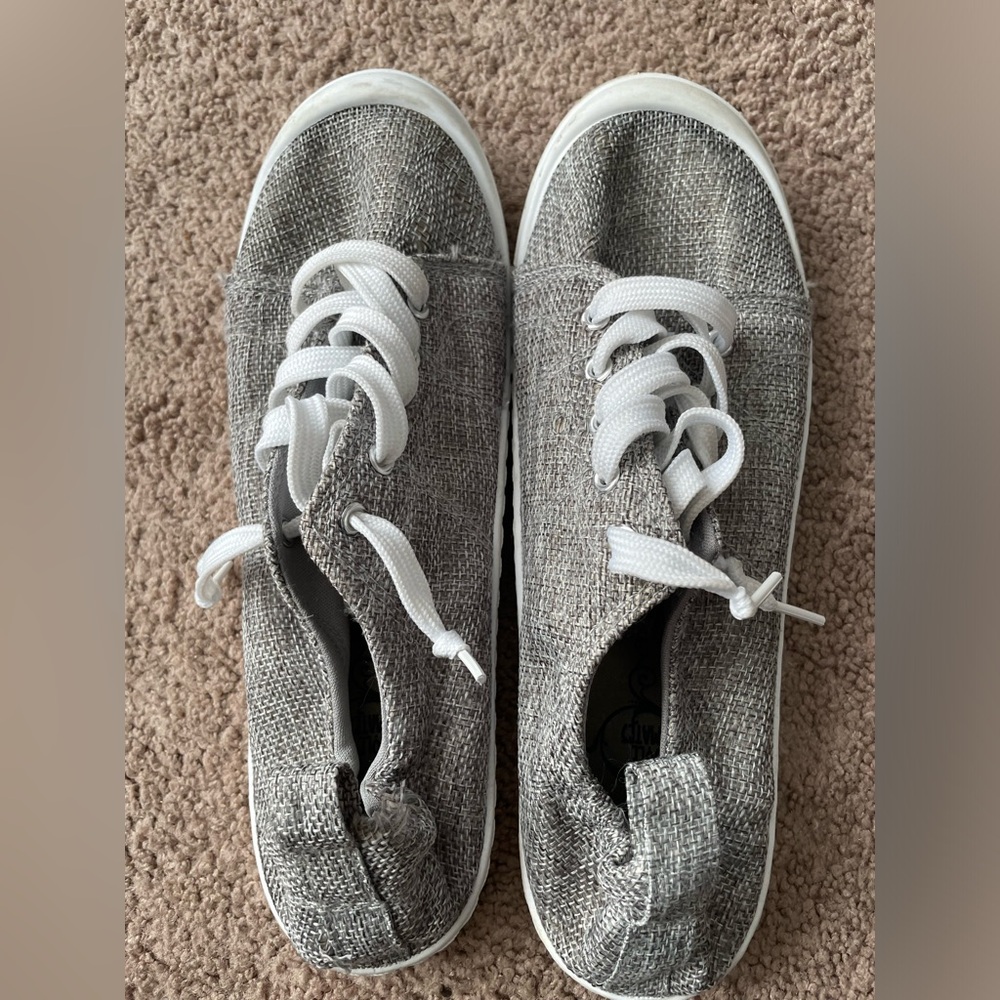 Gray Sole Mates shoes. Size 8.